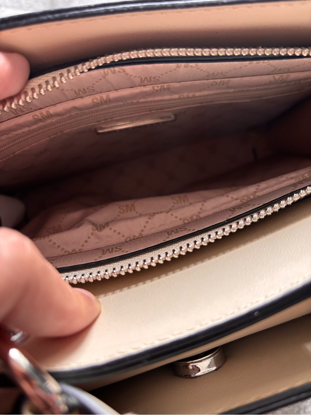 Steve Madden Taupe Box Crossbody Bag with Detachable Logo Strap - Picture 4 of 6